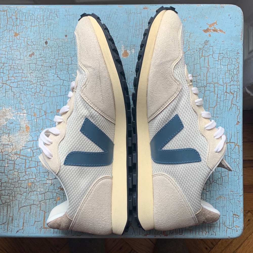 Vert/Veja men’s shoes. Very Good used condition.